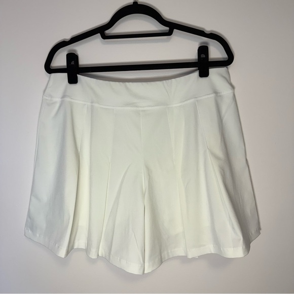 Lilly Pulitzer White Athletic Shorts Size 14 - Picture 2 of 8